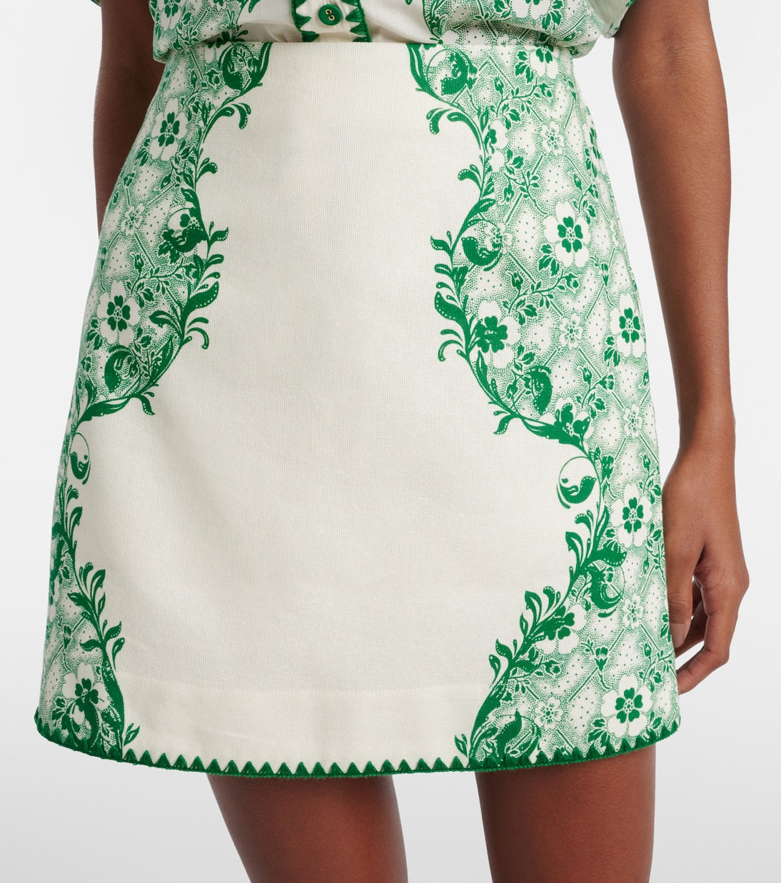 00102 ALÉMAIS
Olive Printed Shirt & Miniskirt Set