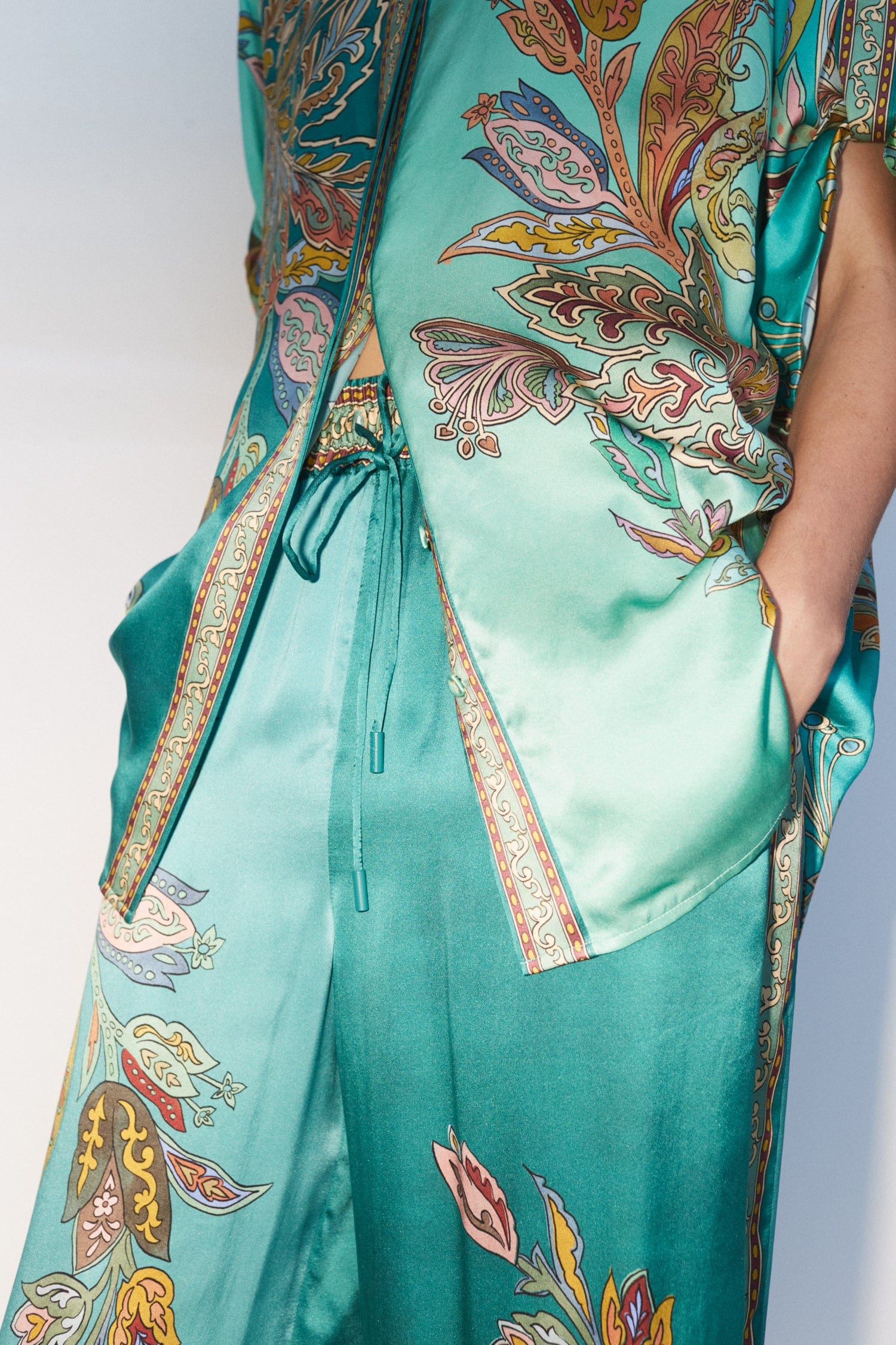 0112 ALÉMAIS

Franca Silk Shirt & Pant Set