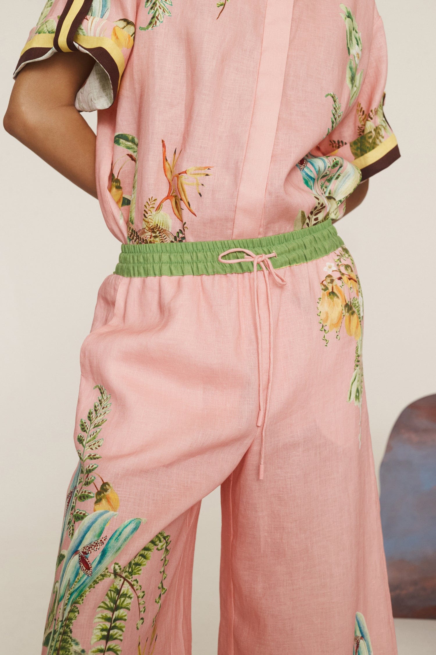 0111 ALÉMAIS

Papaya Shirt & Pant Set