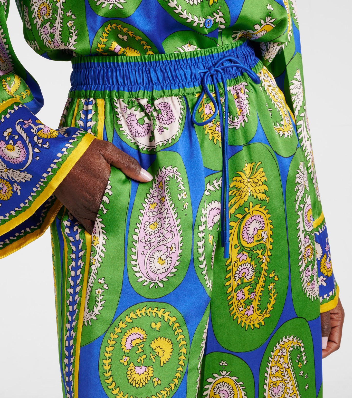 0108 ALÉMAIS

Printed Silk Satin Blouse & Wide-Leg Pants Set