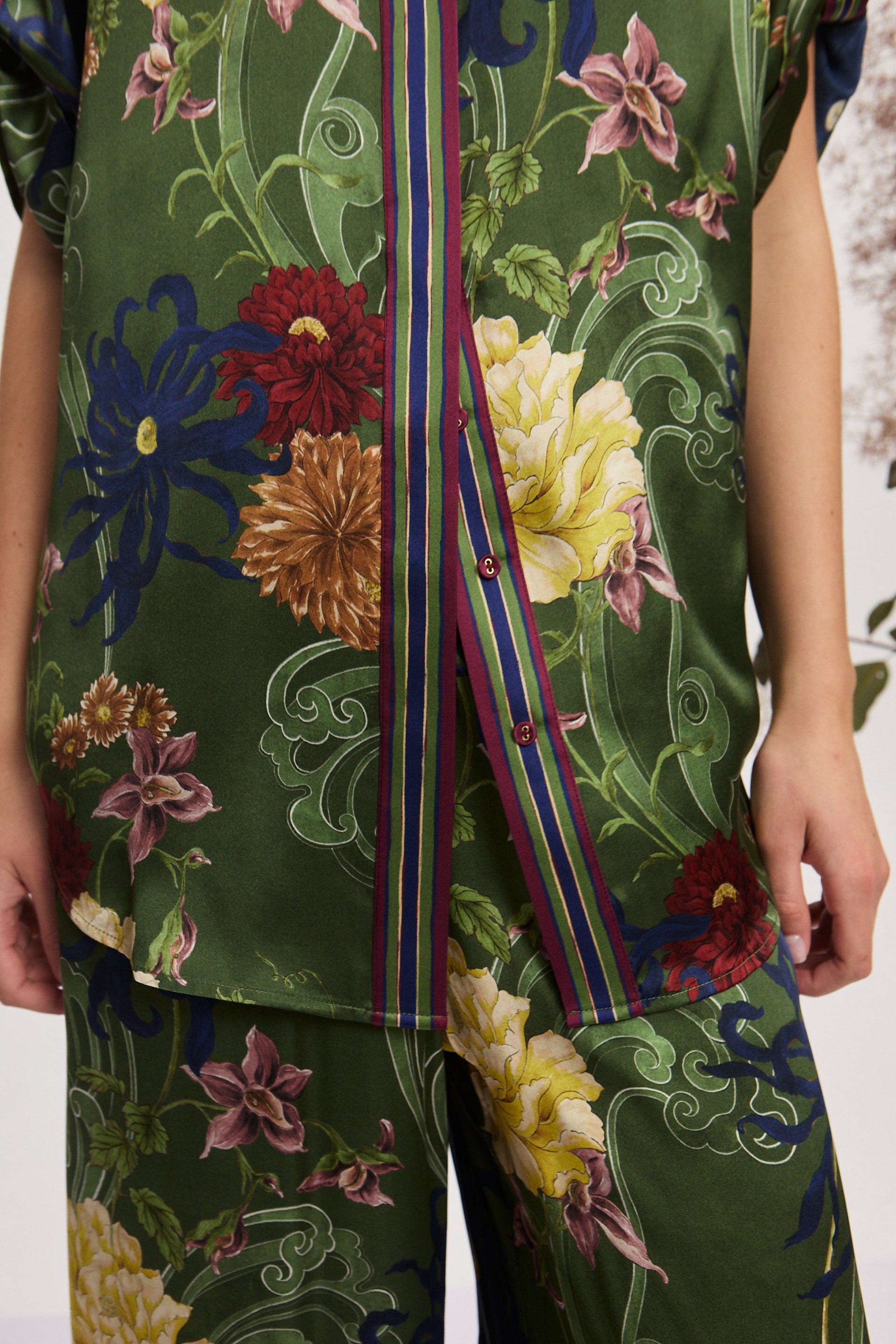 0102 ALÉMAIS

Avery Silk Shirt & Pant Set