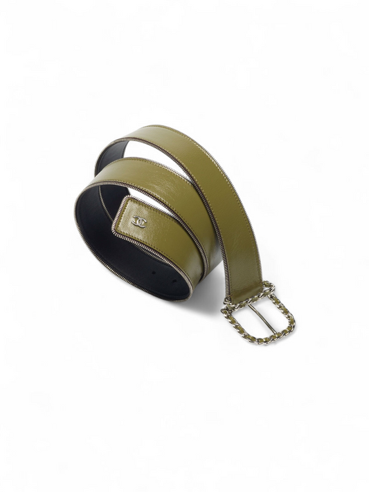 CHANEL 
Lambskin & metal Green, Silver & Black belt