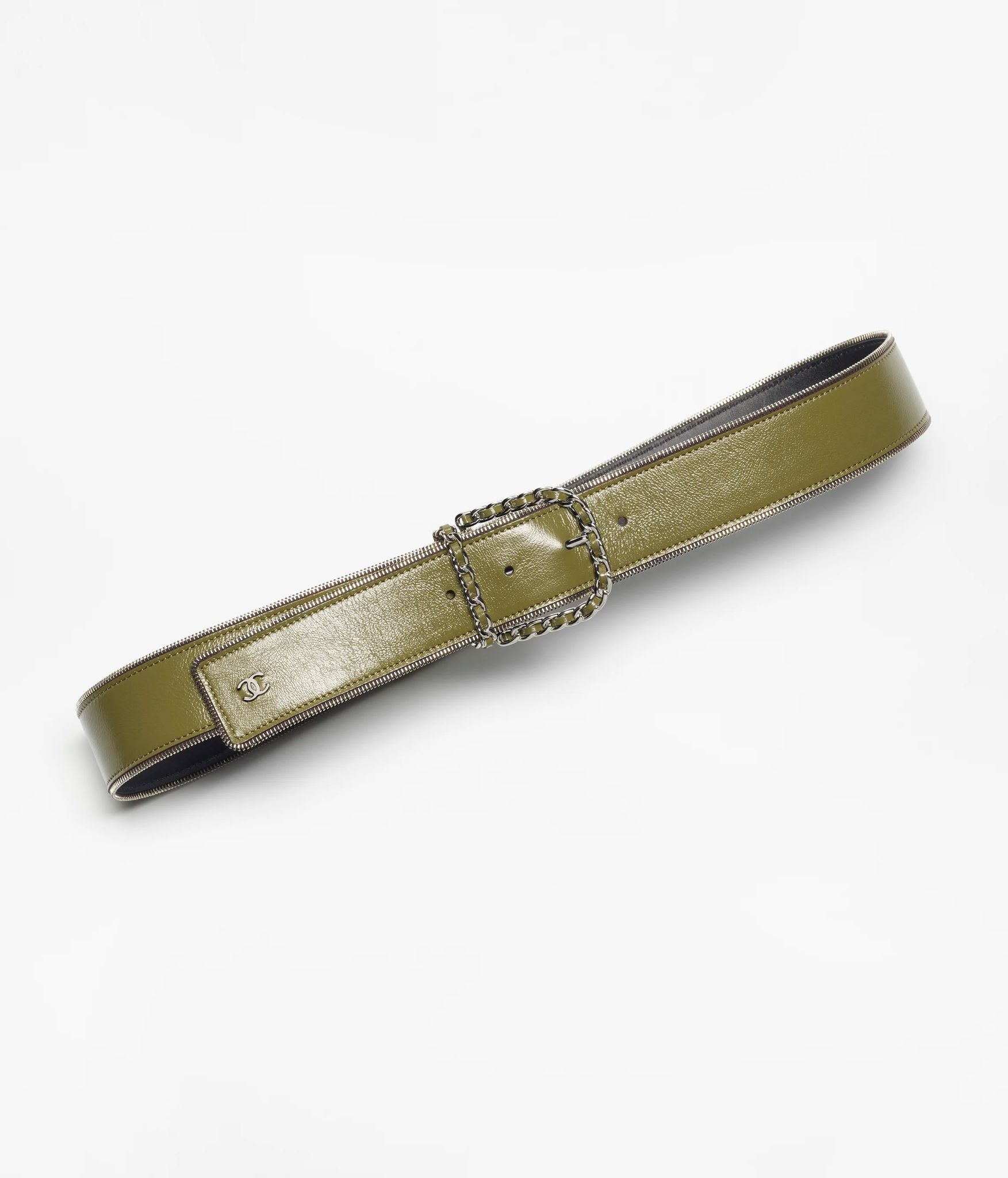 CHANEL 
Lambskin & metal Green, Silver & Black belt